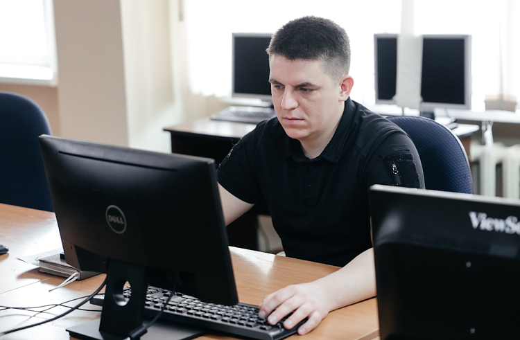 Ветераны СВО вместе с жёнами получают новые профессии в колледжах Приморья.