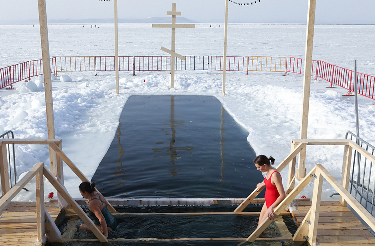 Кому крещенские купания запрещены, рассказали врачи. ПАМЯТКА.