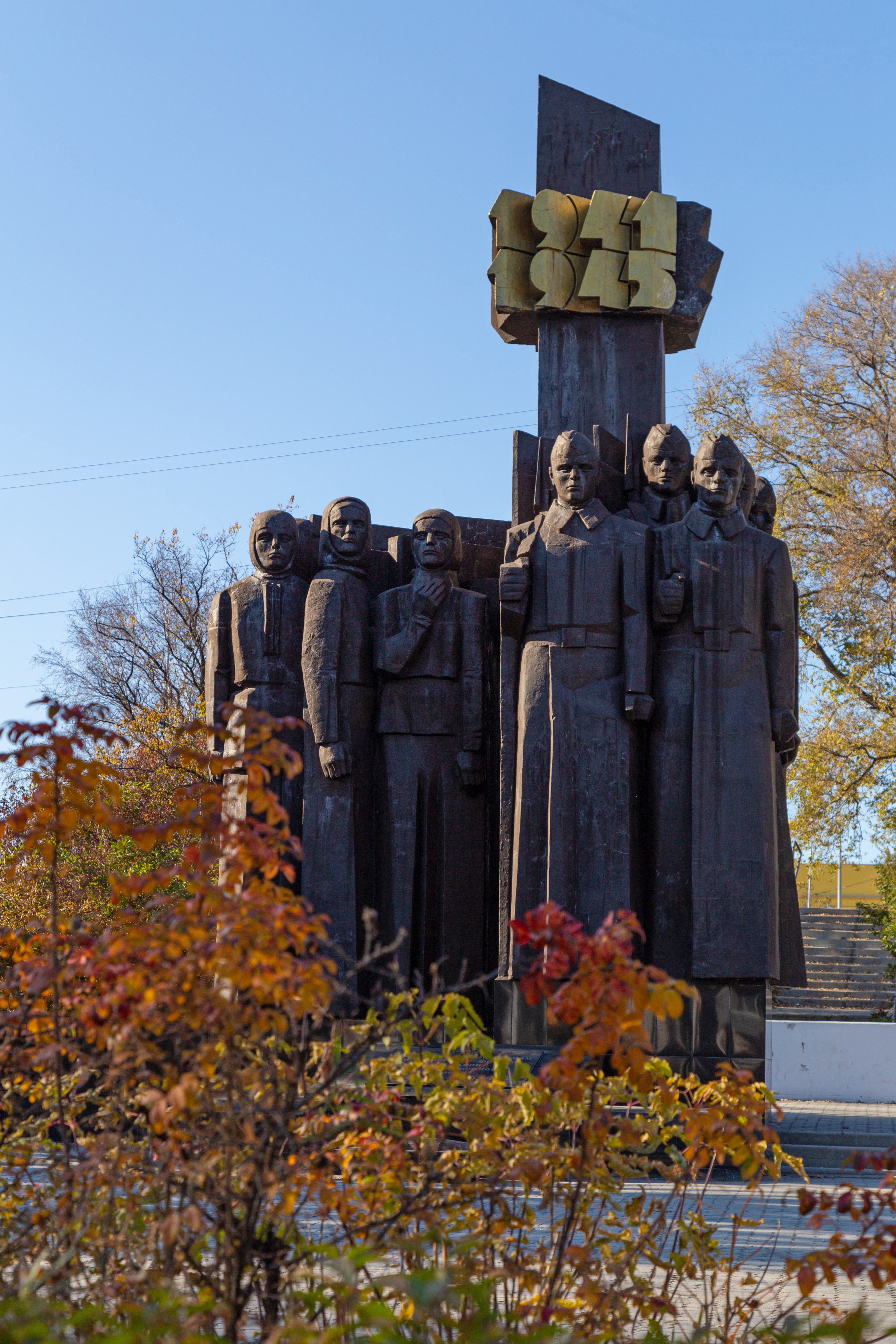 Памятник воинам-землякам.